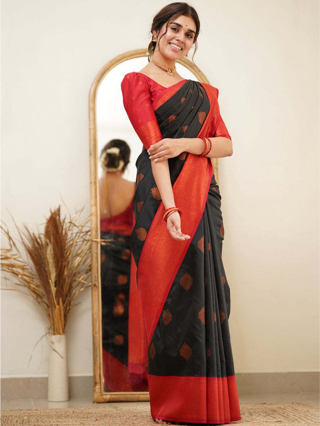 

ORUS Woven Design Zari Silk Blend Kanjeevaram Saree, Black