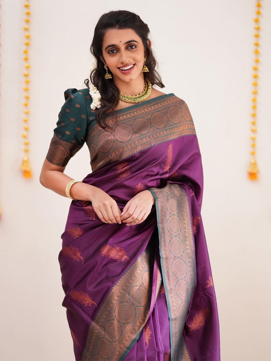 

ORUS Woven Design Zari Silk Blend Kanjeevaram Saree, Violet