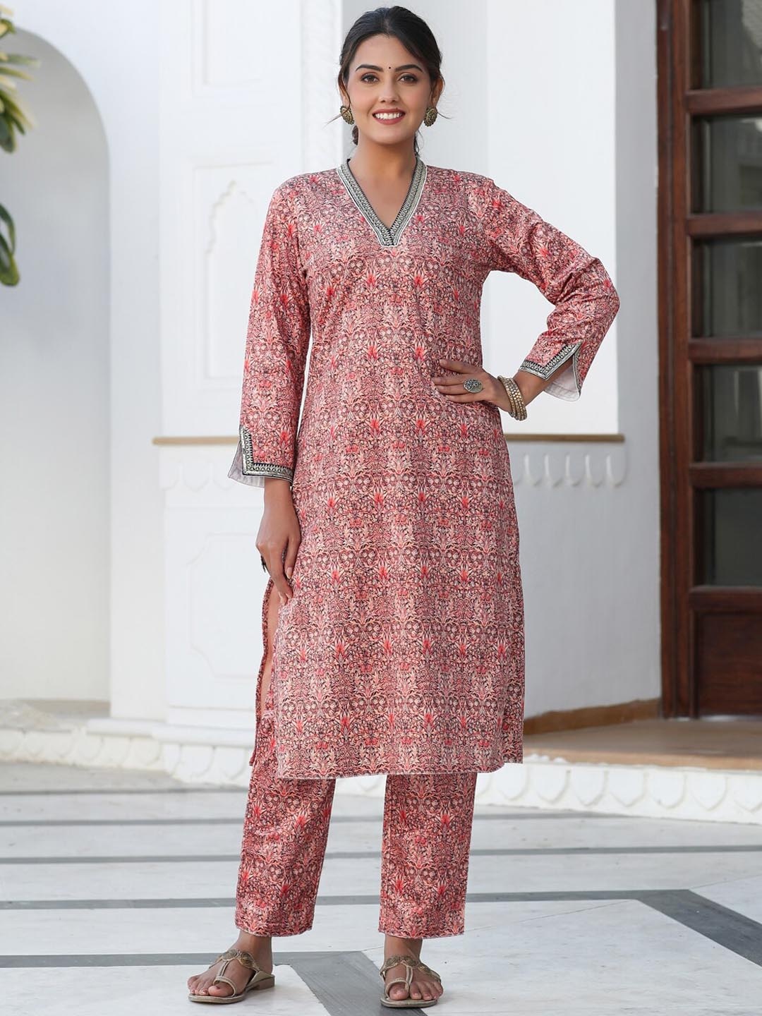 

Jaipur Kurti Floral Printed Velvet Kurta with Trousers, Peach