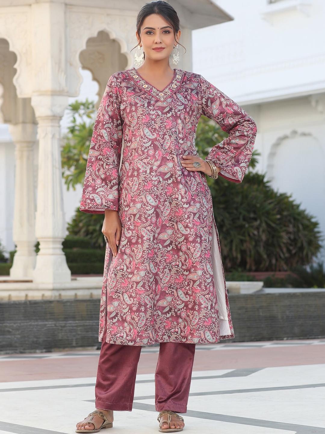 

Jaipur Kurti Floral Printed Velvet Kurta with Trousers, Burgundy