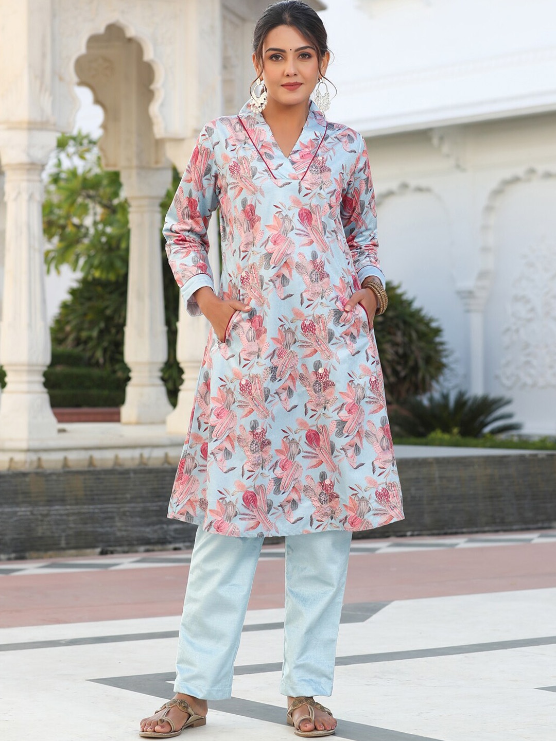 

Jaipur Kurti Printed Velvet Kurta with Trousers, Blue