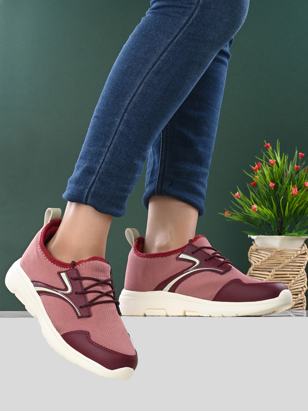 

Yuuki Women Mesh Running Non-Marking Sports Shoes, Mauve