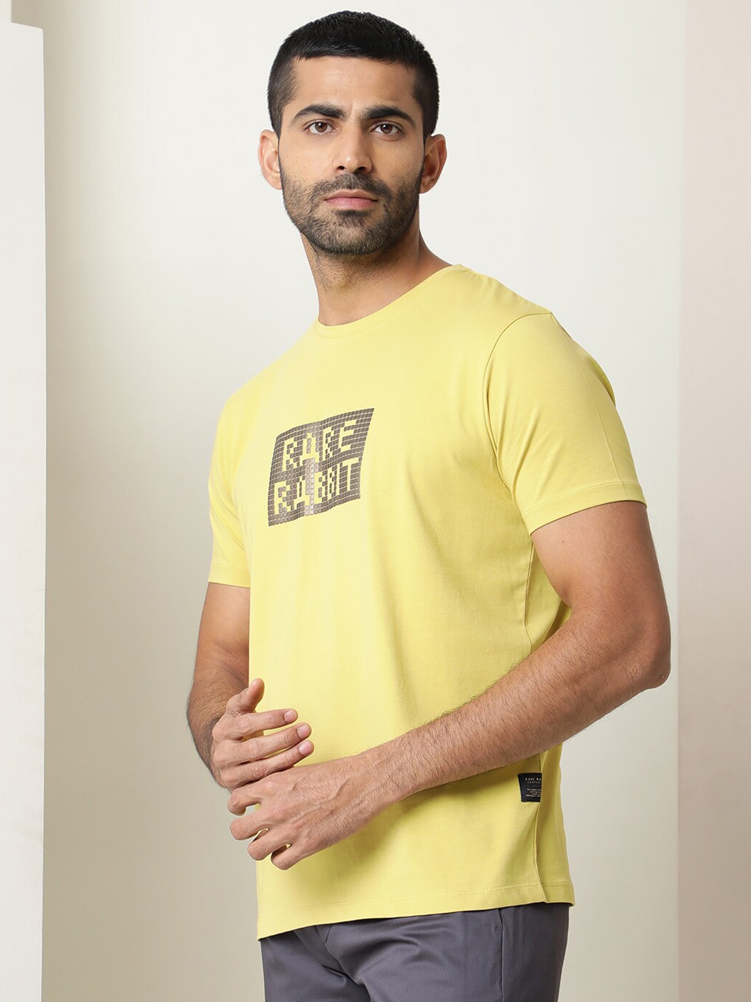 

RARE RABBIT Men Rings-4 Slim Fit Solid Polo Collar T-Shirt, Yellow