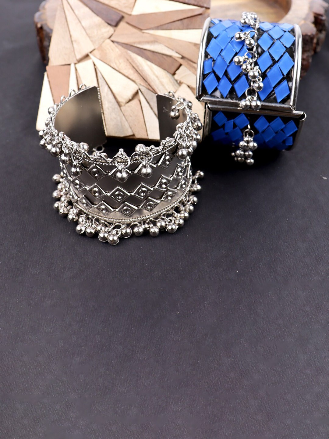 

Krelin Women Pack of 2 Blue & Silver-Toned Sterling Silver Silver-Plated Cuff Bracelet