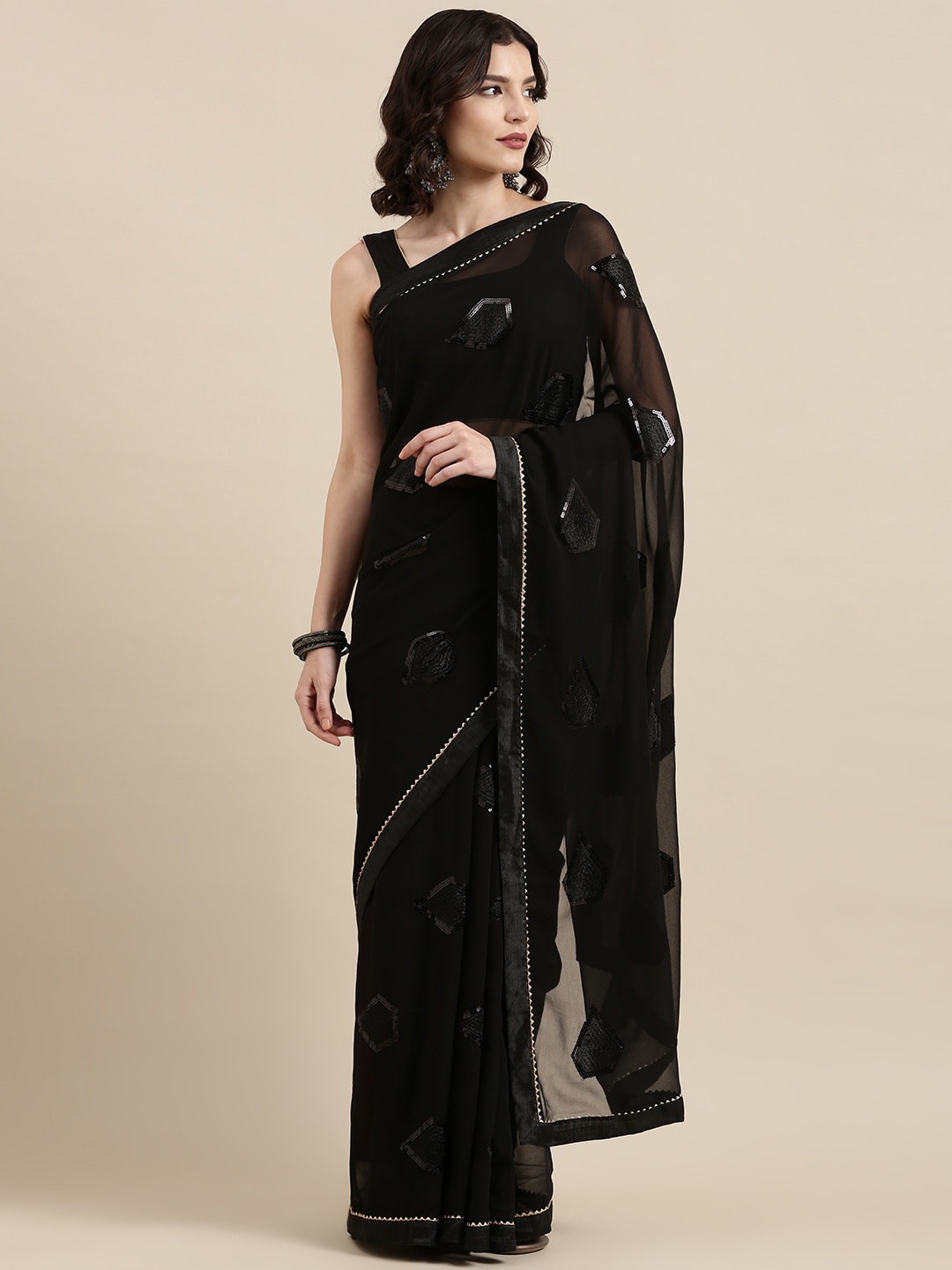 

VAIRAGEE Geometric Embellished Saree, Black