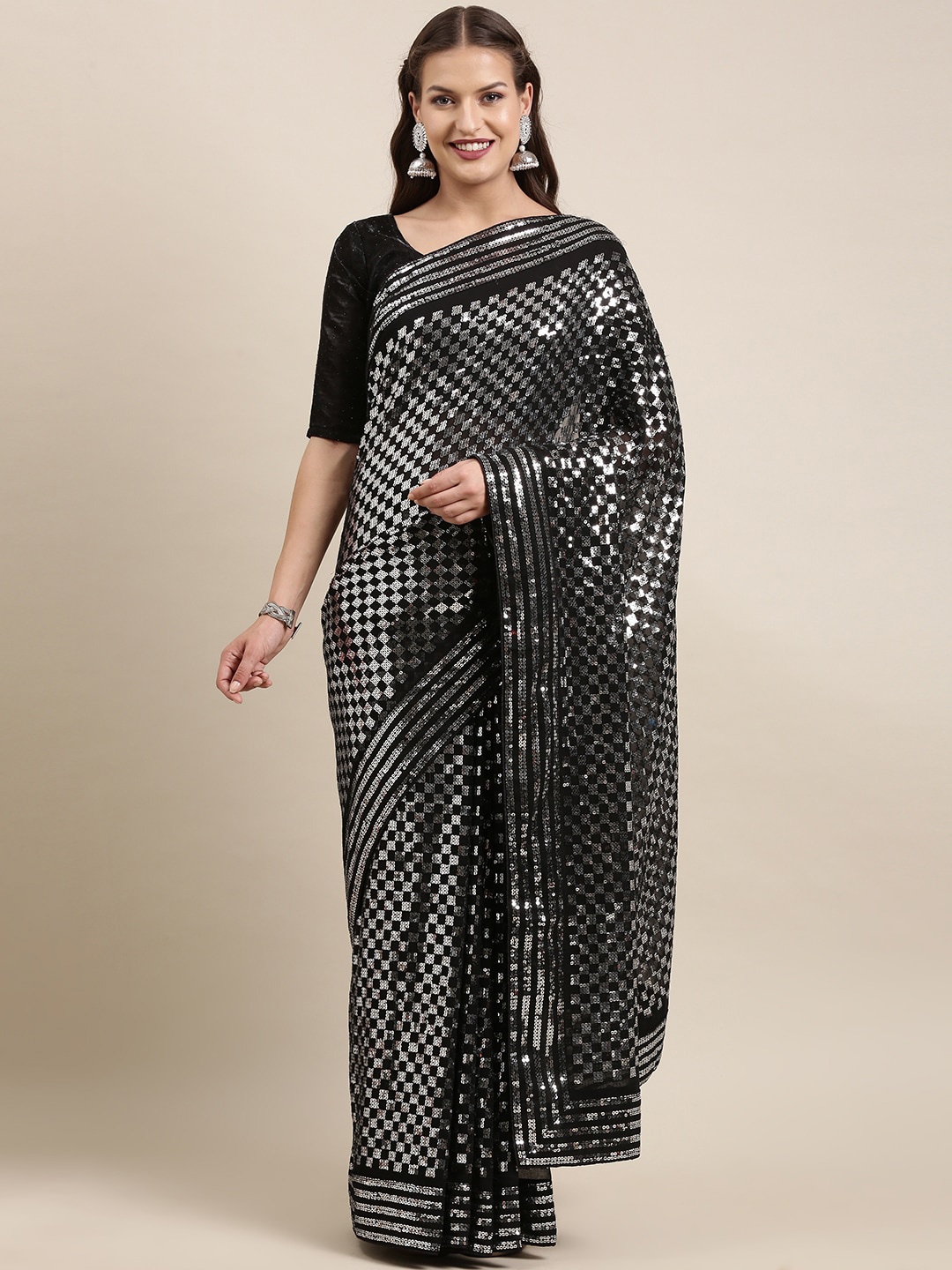 

VAIRAGEE Embellished Sequinned Saree, Black