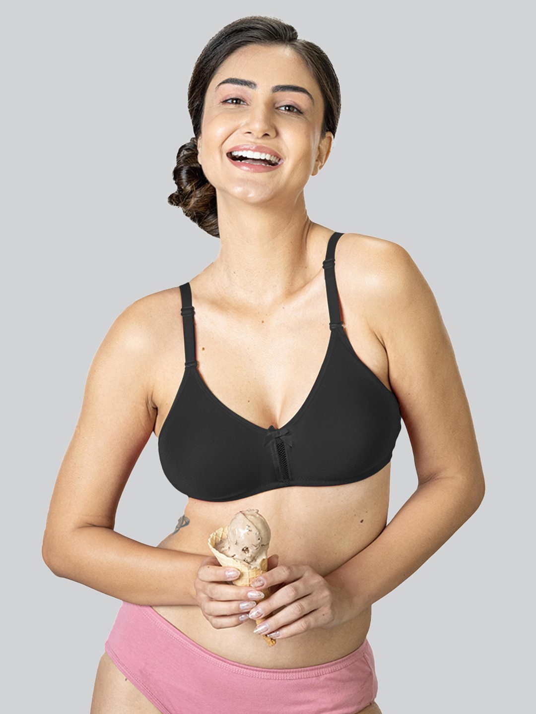 

LYRA Cotton Rich Mesh Ladder Wire Free Moulded and Seamless Bra, Black