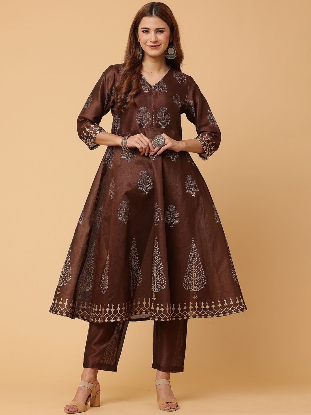 

KAANCHIE NANGGIA Women Brown Floral Printed Panelled Gotta Patti Pure Silk Kurta with Palazzos