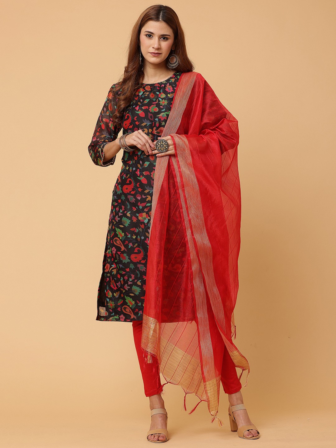 

KAANCHIE NANGGIA Women Black Floral Printed Kurta With Dupatta