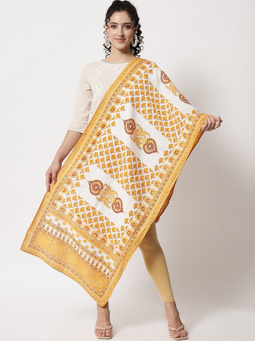 

Pankvi Floral Printed Foil Print Dupatta, Mustard
