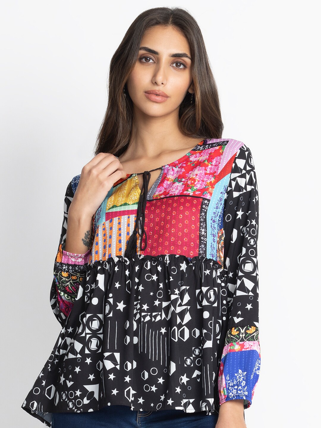 

SHAYE Tie-Up Neck Geometric Print Long Sleeves Casual Top, Black