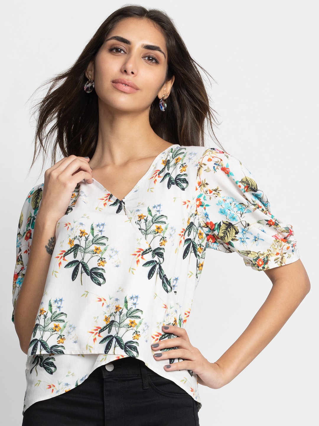 

SHAYE V-Neck Floral Short Sleeves Casual Top, Off white