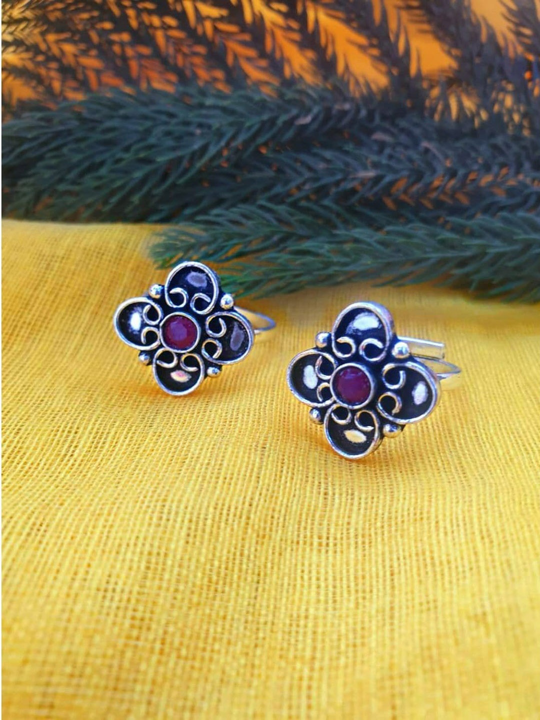 

FIROZA Set of 2 Oxidized Stone-Studded Toe Rings, Maroon