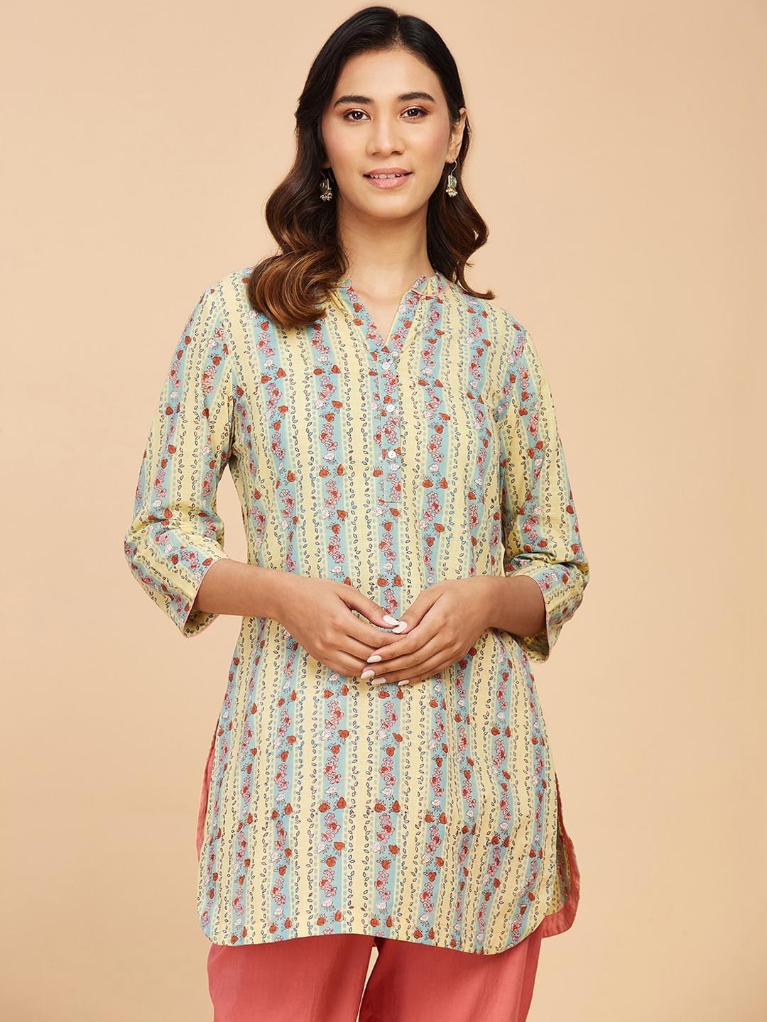 

Fabindia Mandarin Collar Floral Printed Kurta, Yellow
