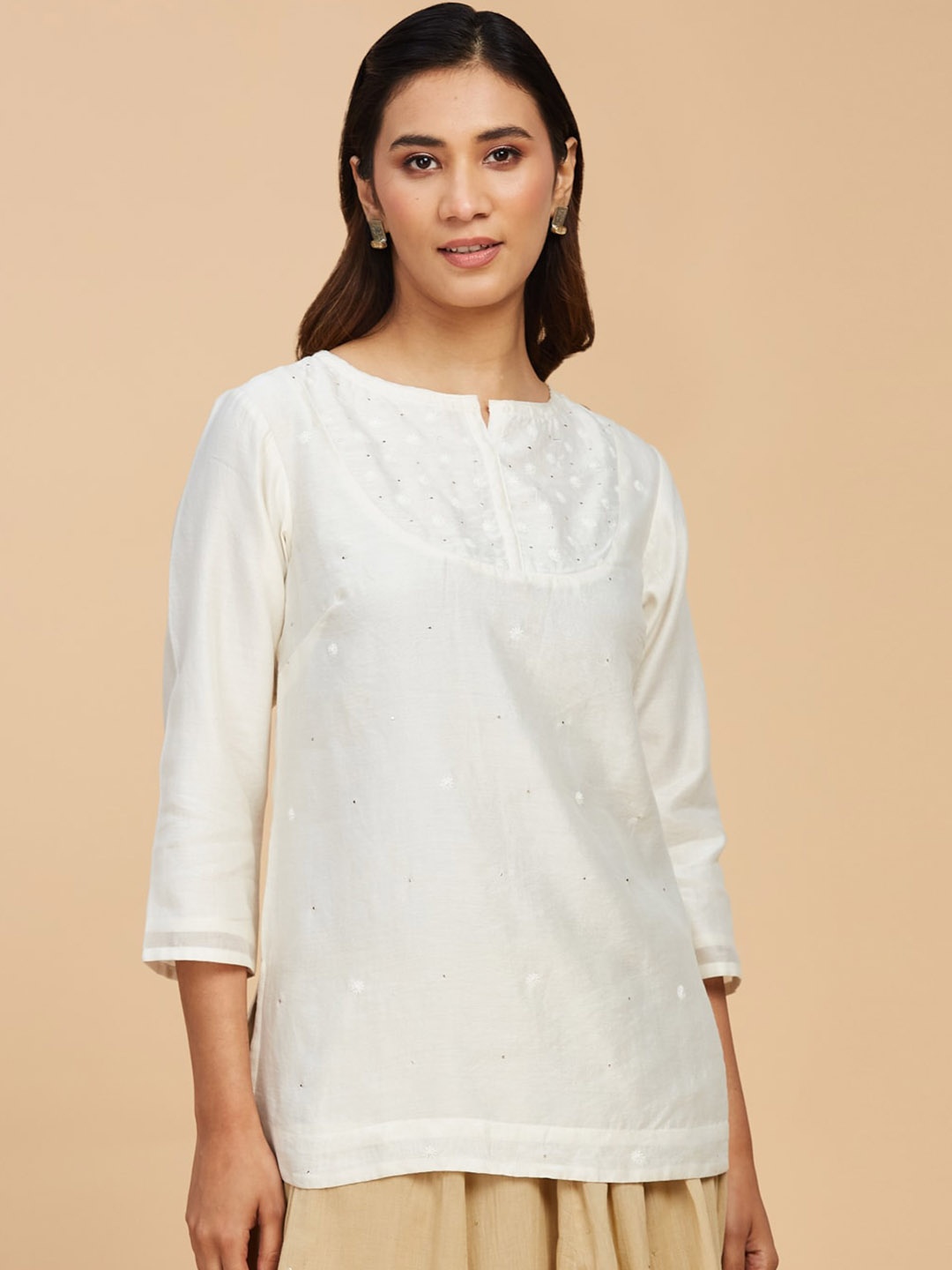 

Fabindia Embroidered Notch Neck Chikankari Kurta, Off white