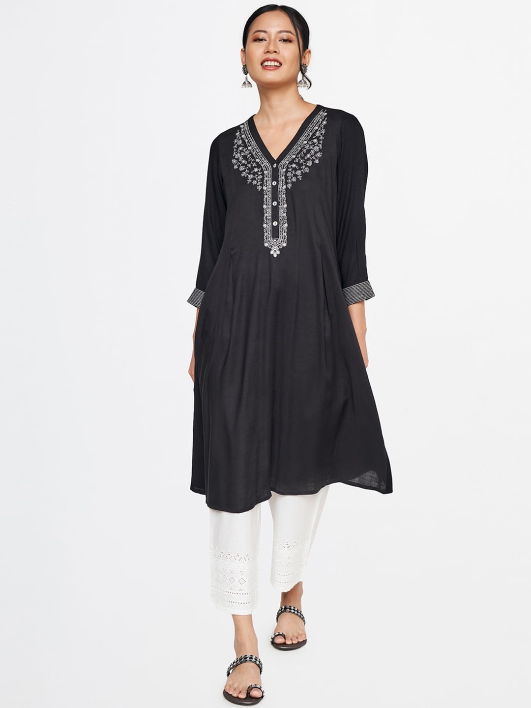 

Global Desi Embroidered Thread Work Kurta, Black