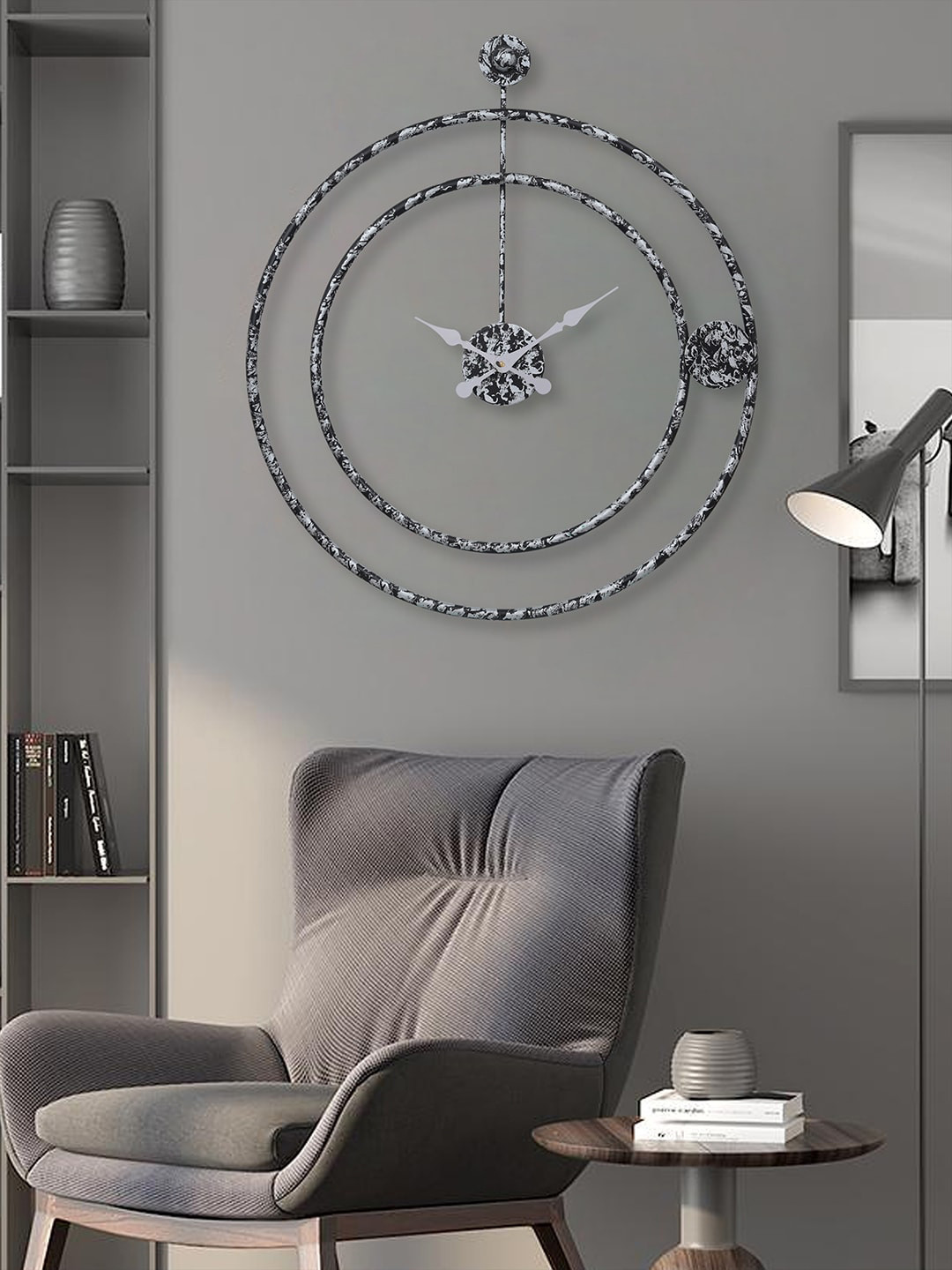 

eCraftIndia Black & Silver-Toned Textured Round Analogue Contemporary Wall Clock