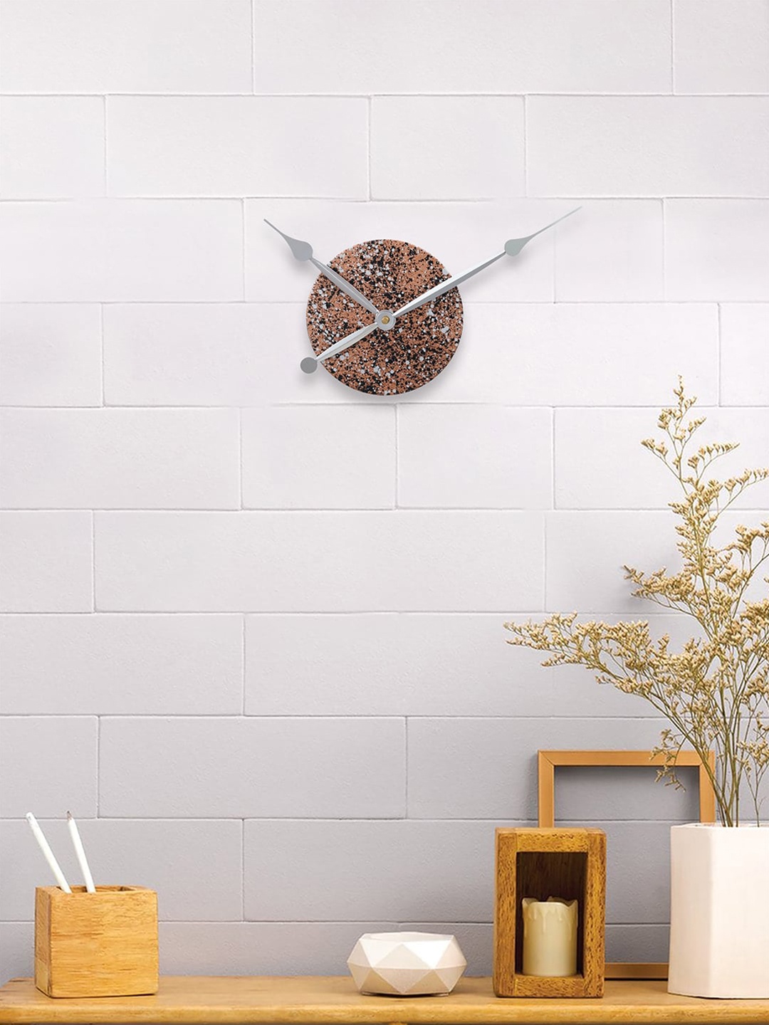 

eCraftIndia Copper-Toned & Black Textured Analogue Contemporary Wall Clock