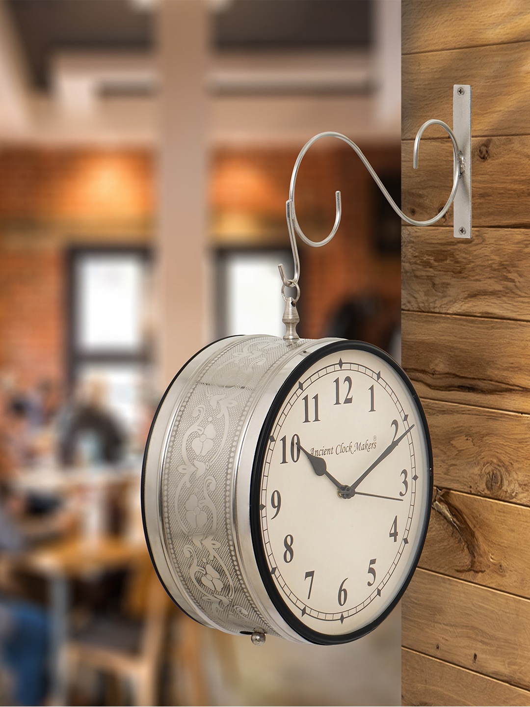 

eCraftIndia Silver-Toned & White Textured Analogue Vintage Wall Clock