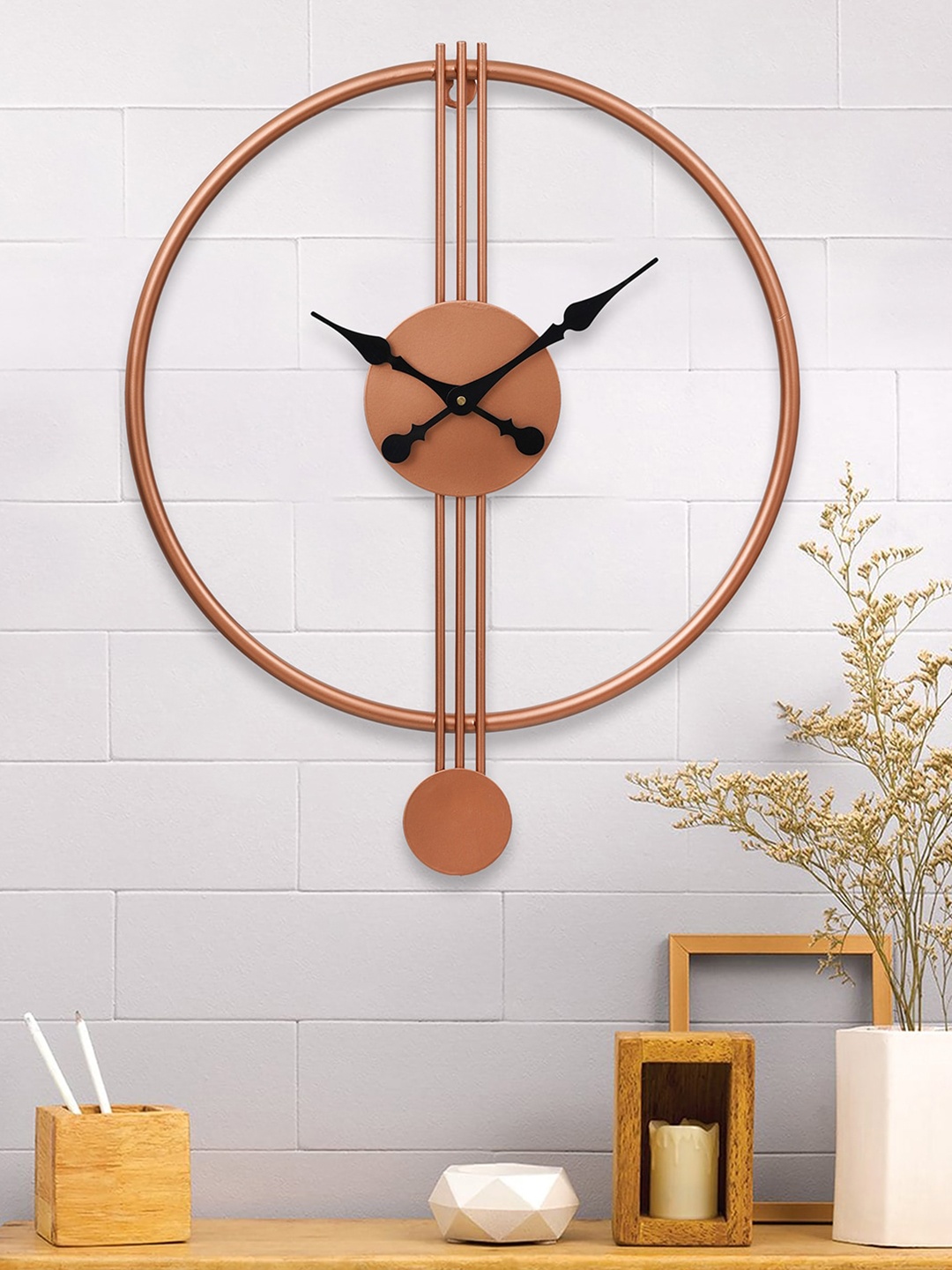 

eCraftIndia Copper-Toned & Black Round Analogue Contemporary Wall Clock