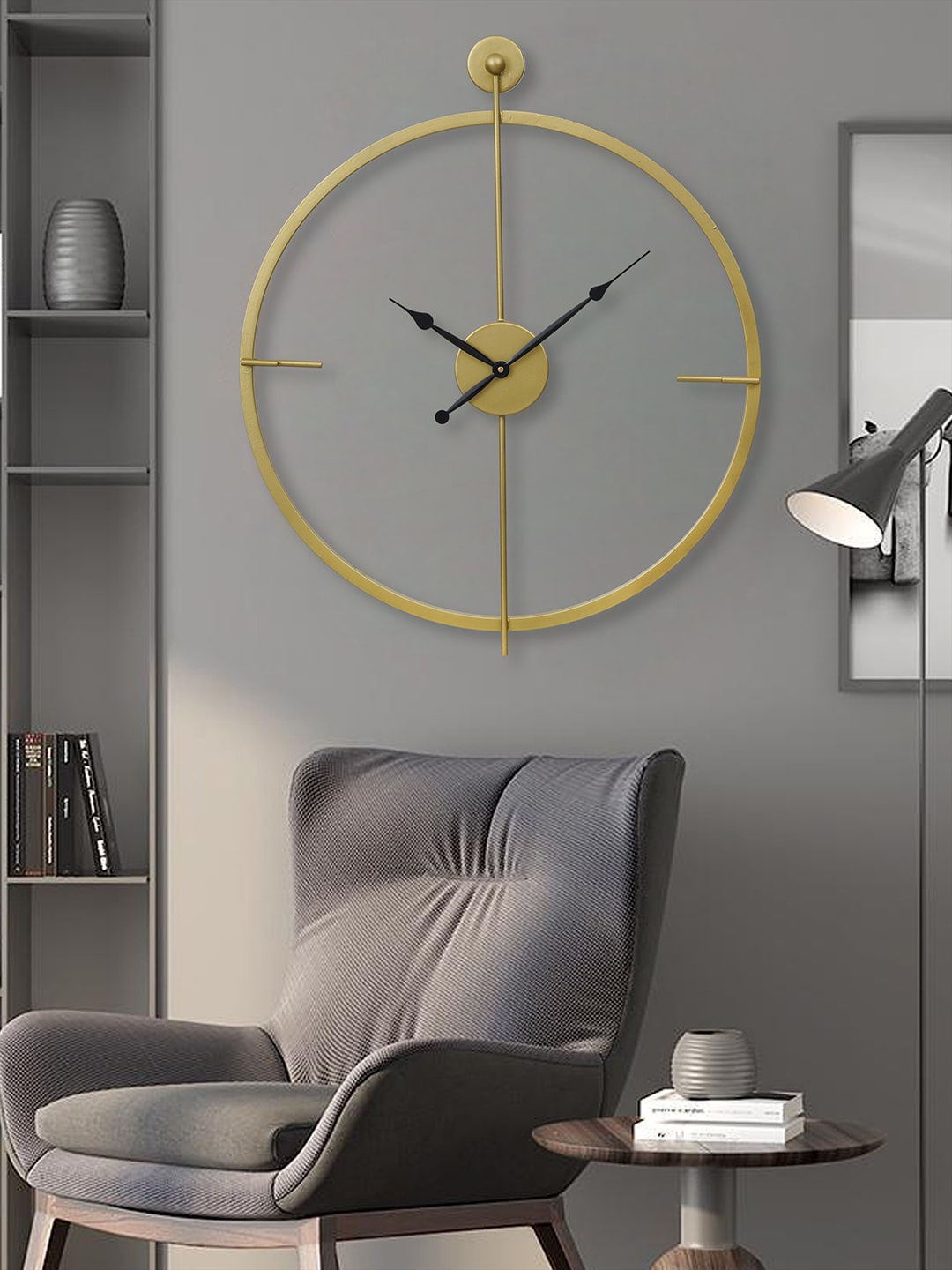 

eCraftIndia Gold-Toned & Black Round Analogue Contemporary Wall Clock