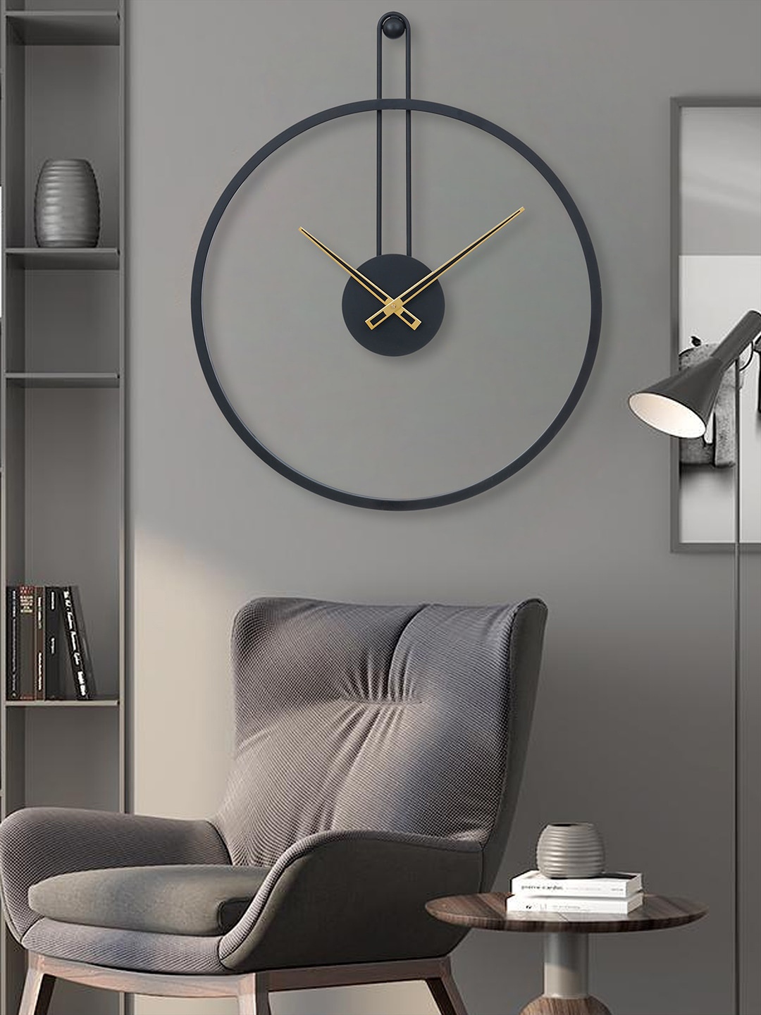 

eCraftIndia Black & Gold-Toned Round Analogue Contemporary Wall Clock