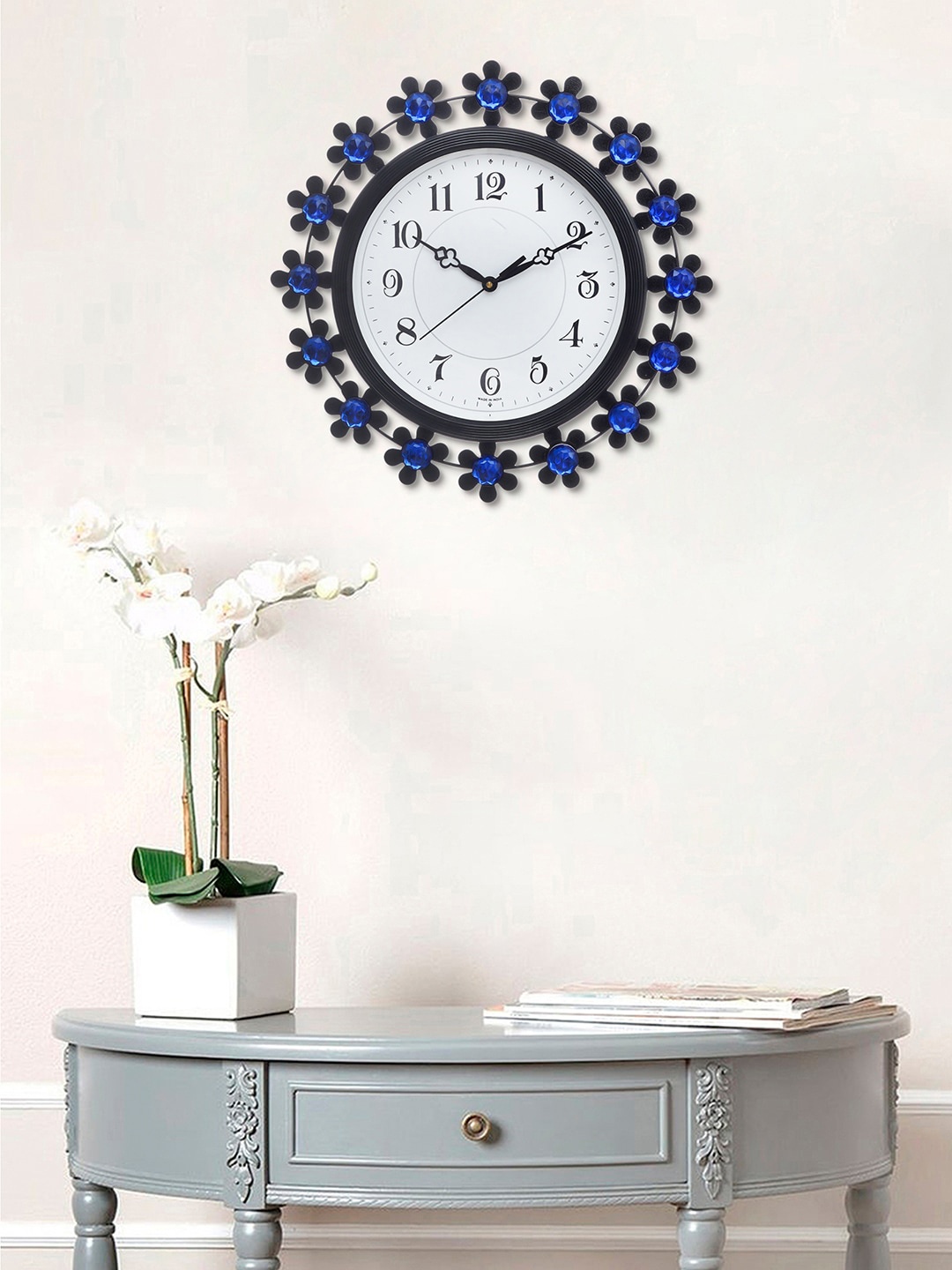 

eCraftIndia Blue & White Embellished Round Analogue Contemporary Wall Clock