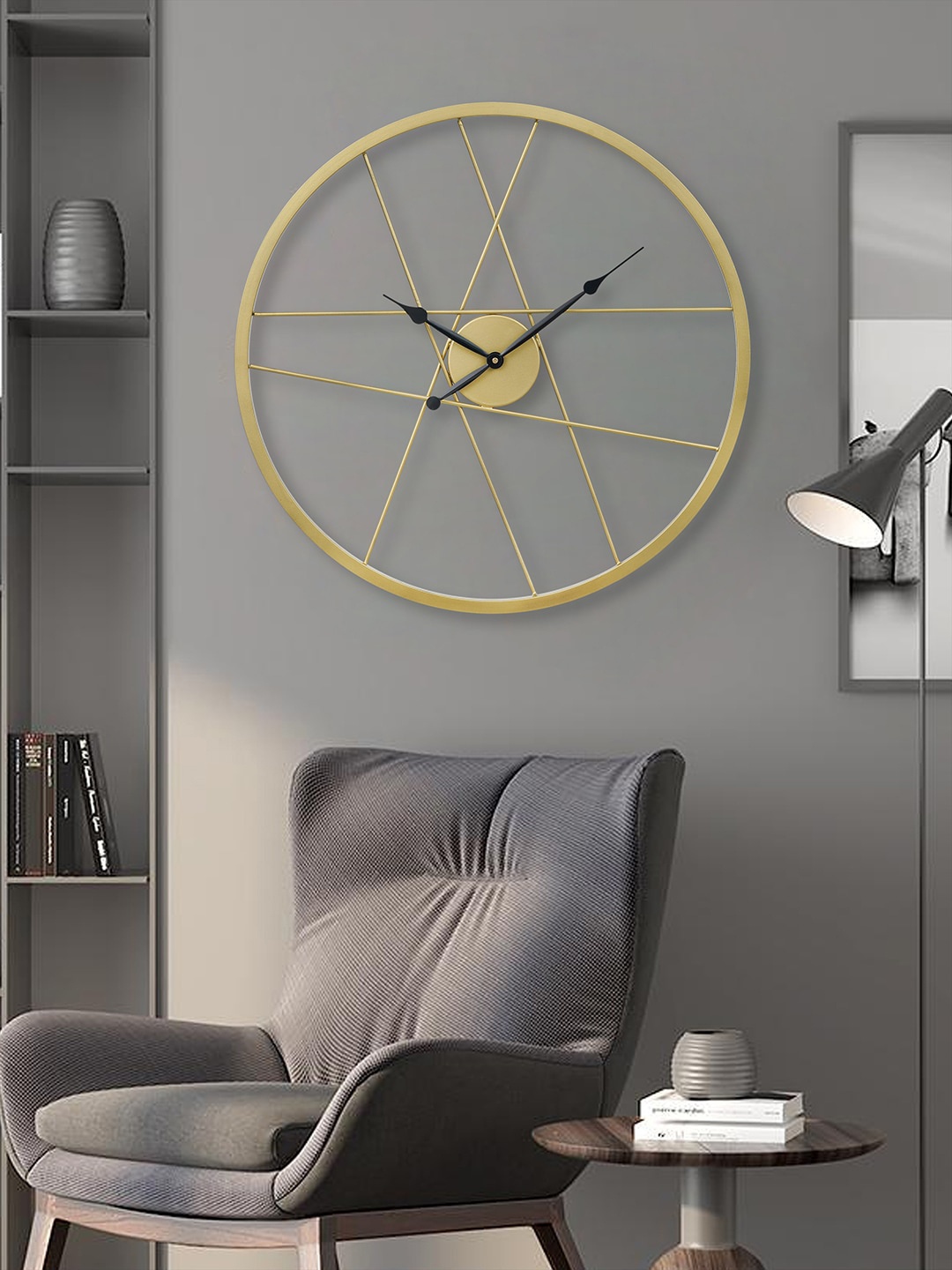 

eCraftIndia Gold-Toned & Black Round Analogue Contemporary Wall Clock