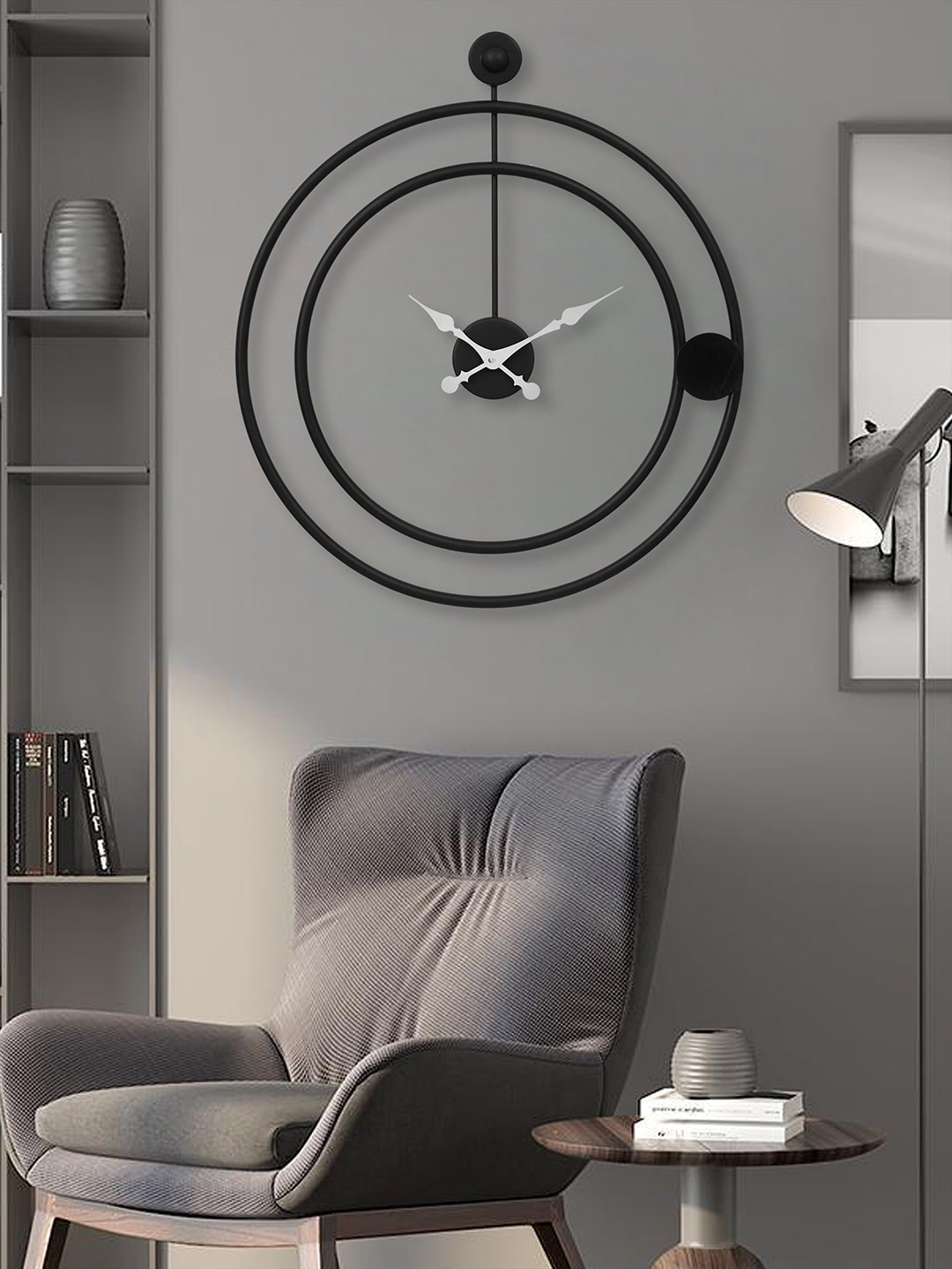 

eCraftIndia Black & Silver-Toned Round Analogue Contemporary Wall Clock