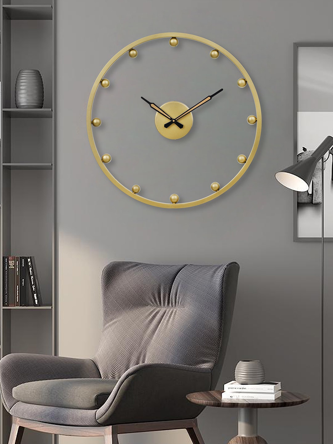 

eCraftIndia Gold-Toned & Black Round Analogue Contemporary Wall Clock