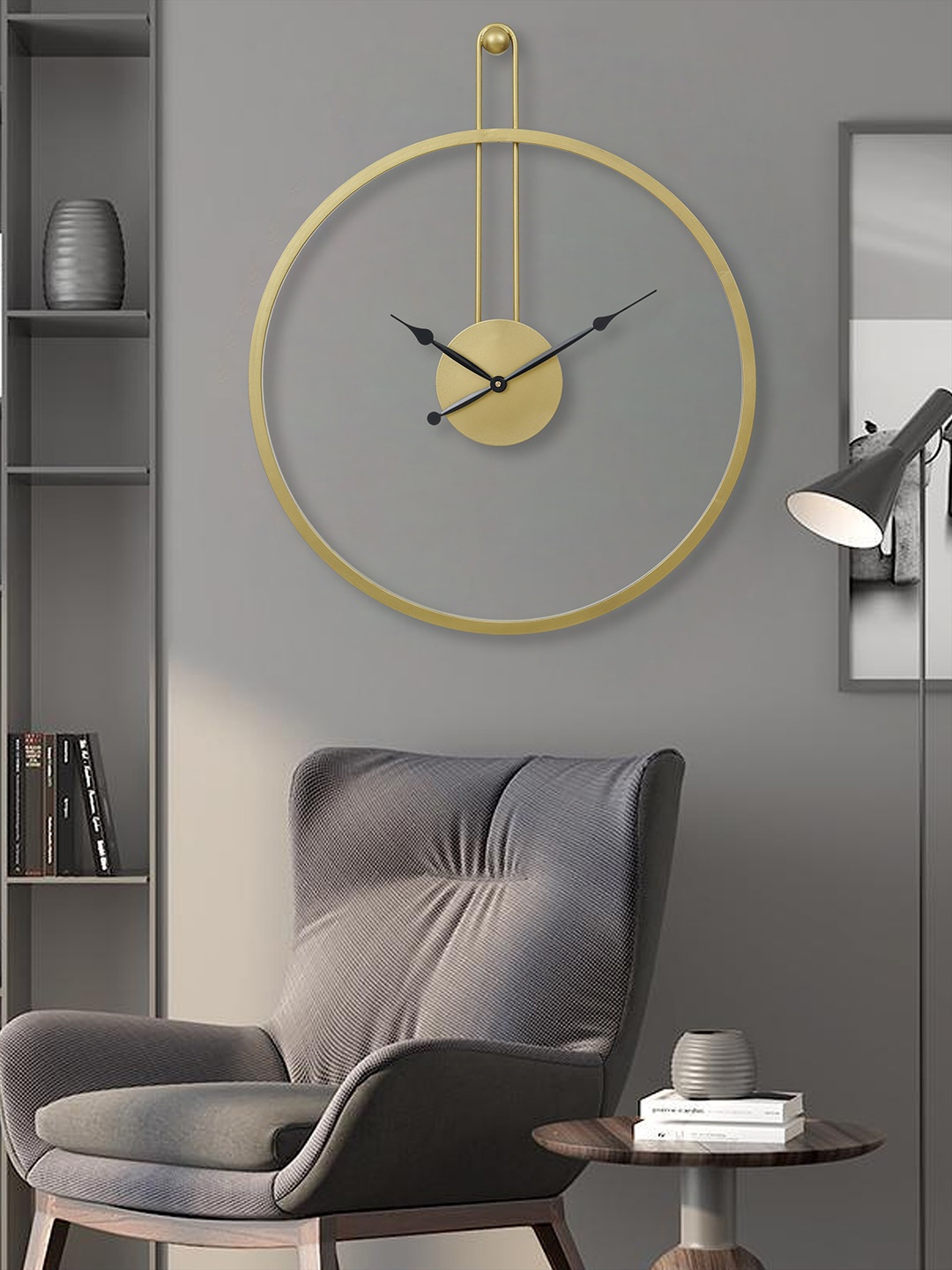 

eCraftIndia Gold-Toned & Black Round Analogue Contemporary Wall Clock