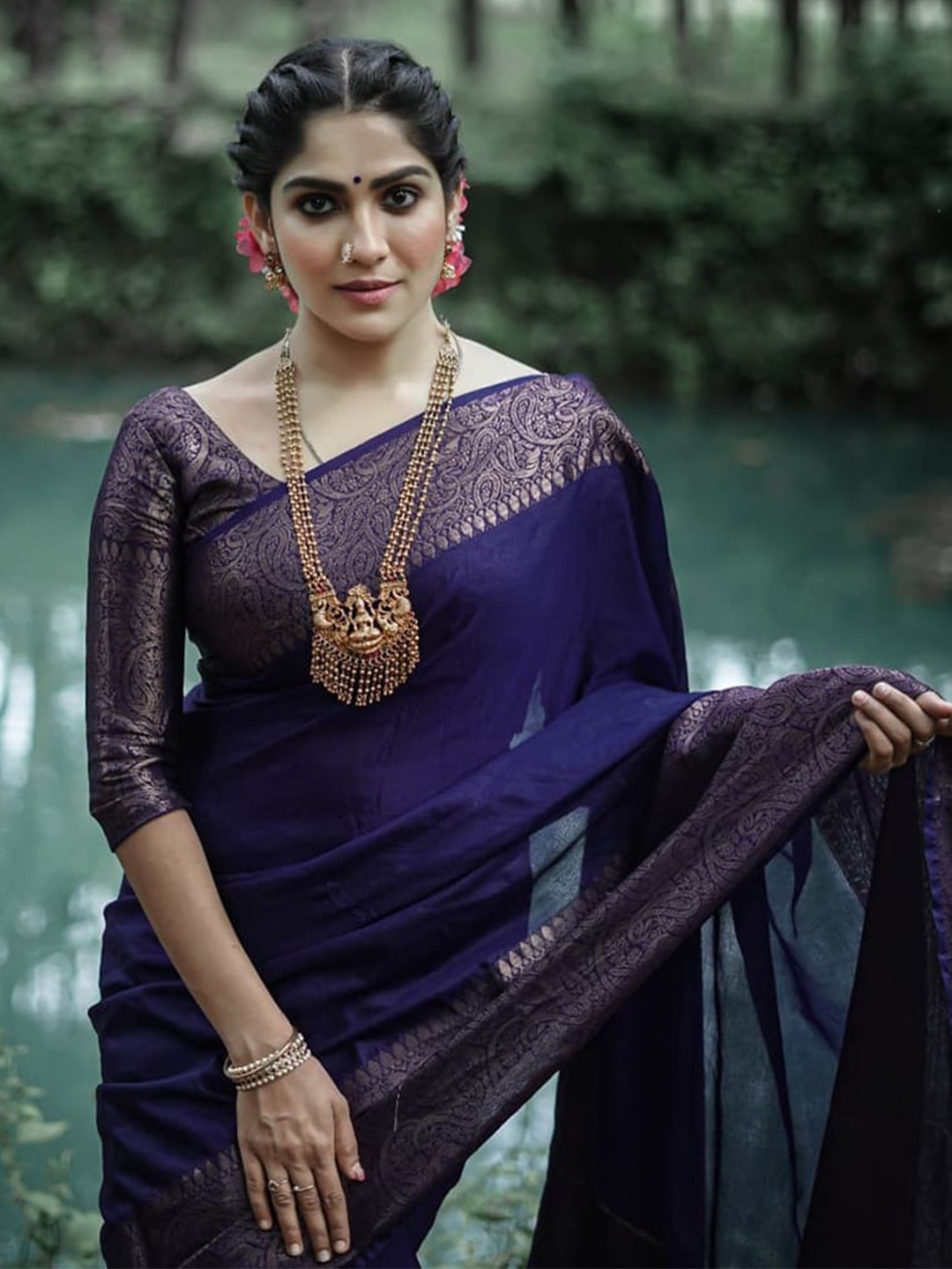 

Anjaneya Sarees Paisley Motif Zari Saree, Navy blue