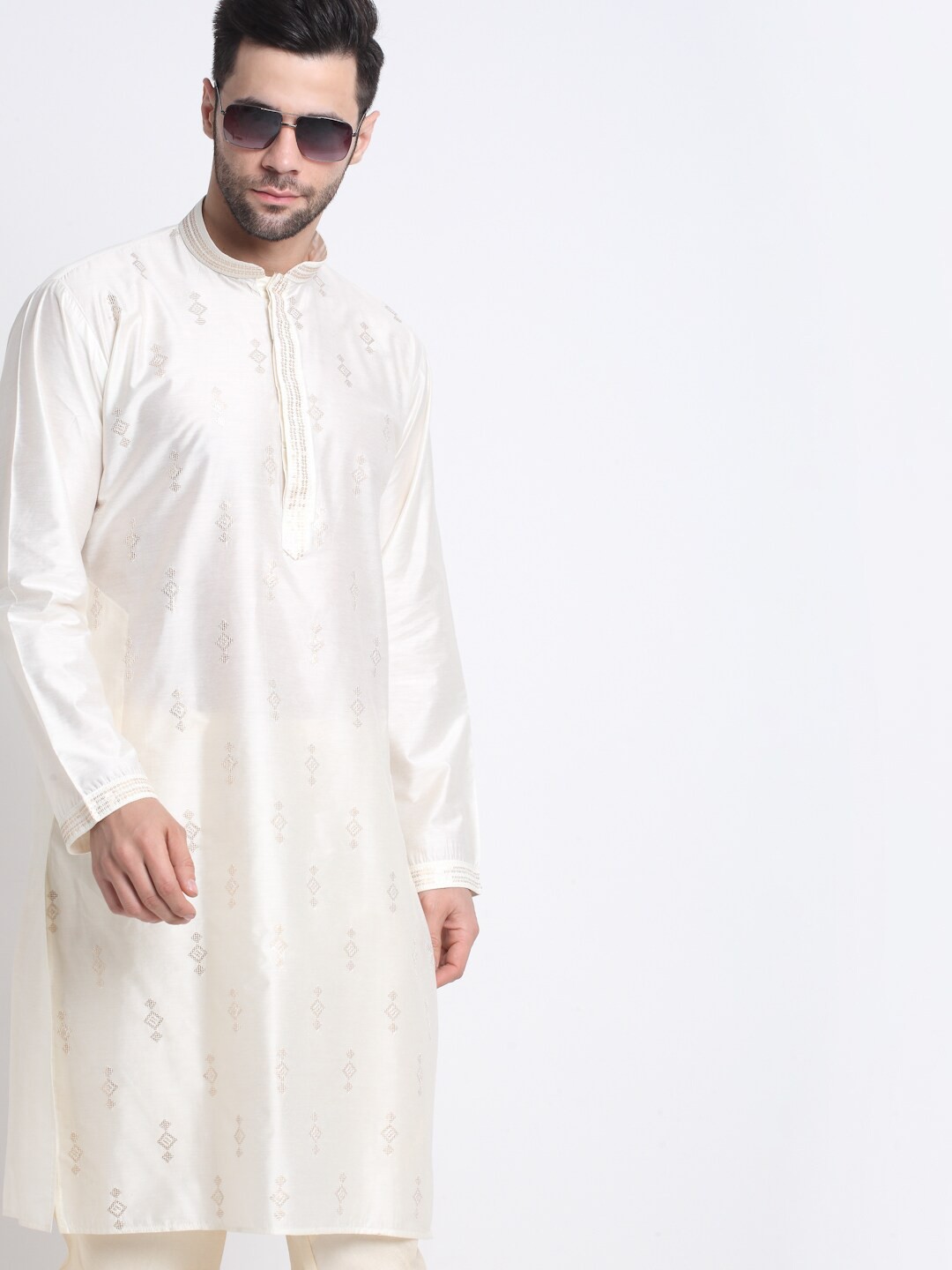 

KRAFT INDIA Men Embroidered Sequinned Kurta, Cream