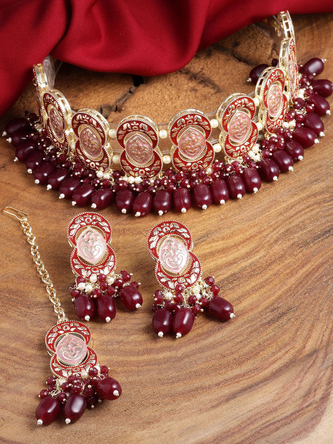 

KARATCART Gold-Plated Kundan-Studded & Beaded Jewellery Set