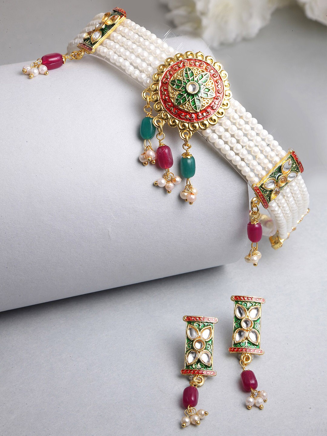 

KARATCART Gold-Plated Kundan-Studded & Beaded Choker Necklace Set