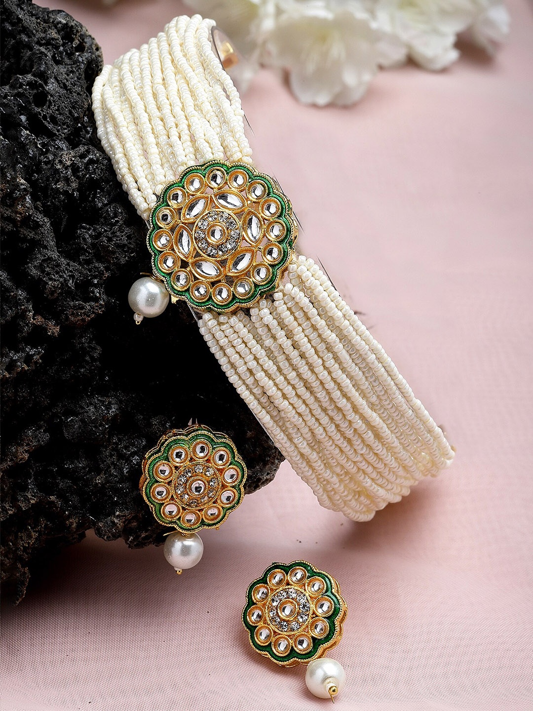 

KARATCART Gold-Plated Kundan-Studded & Beaded Choker Necklace Set