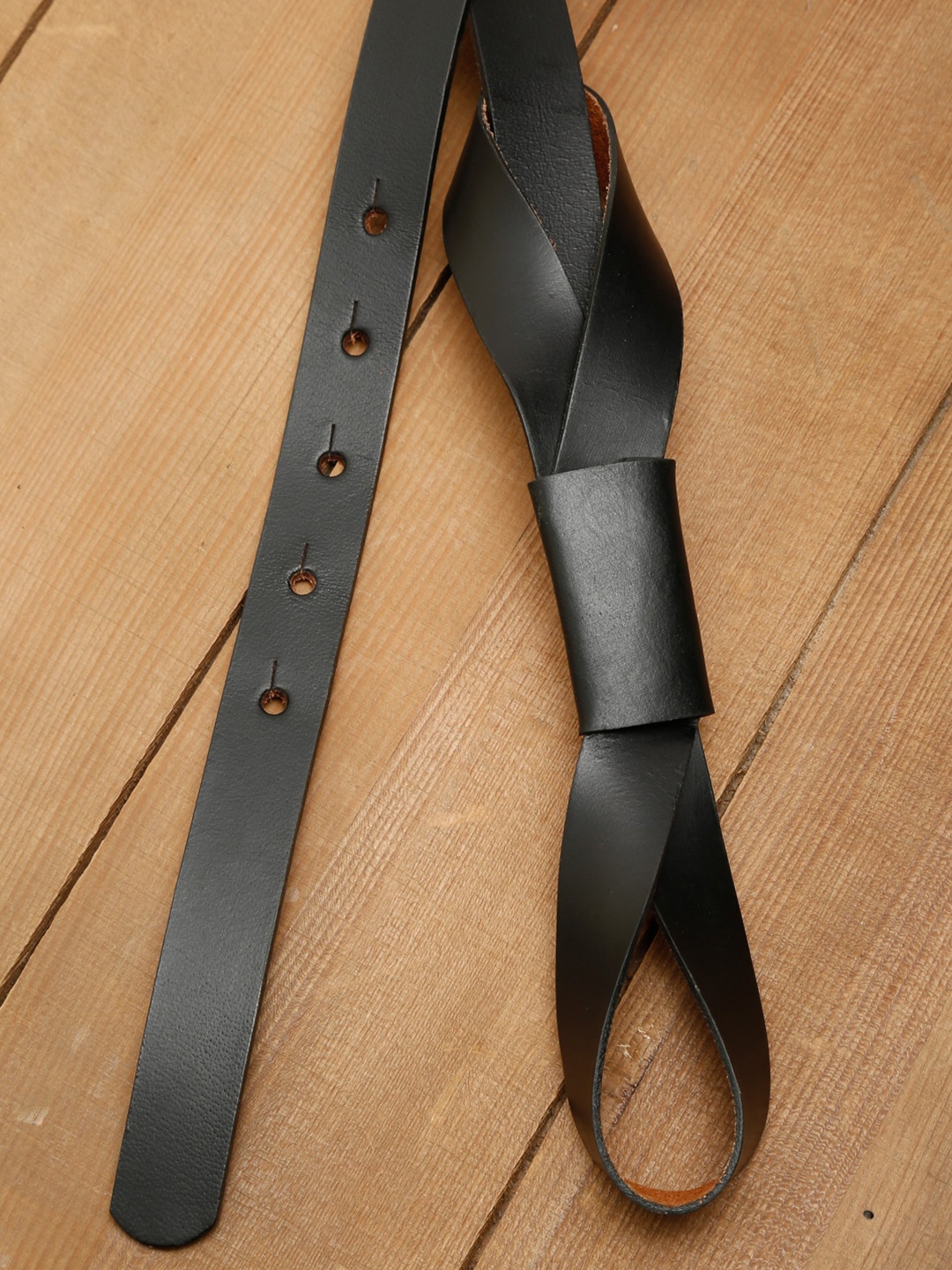 

Suvaska Women Leather Belt, Black