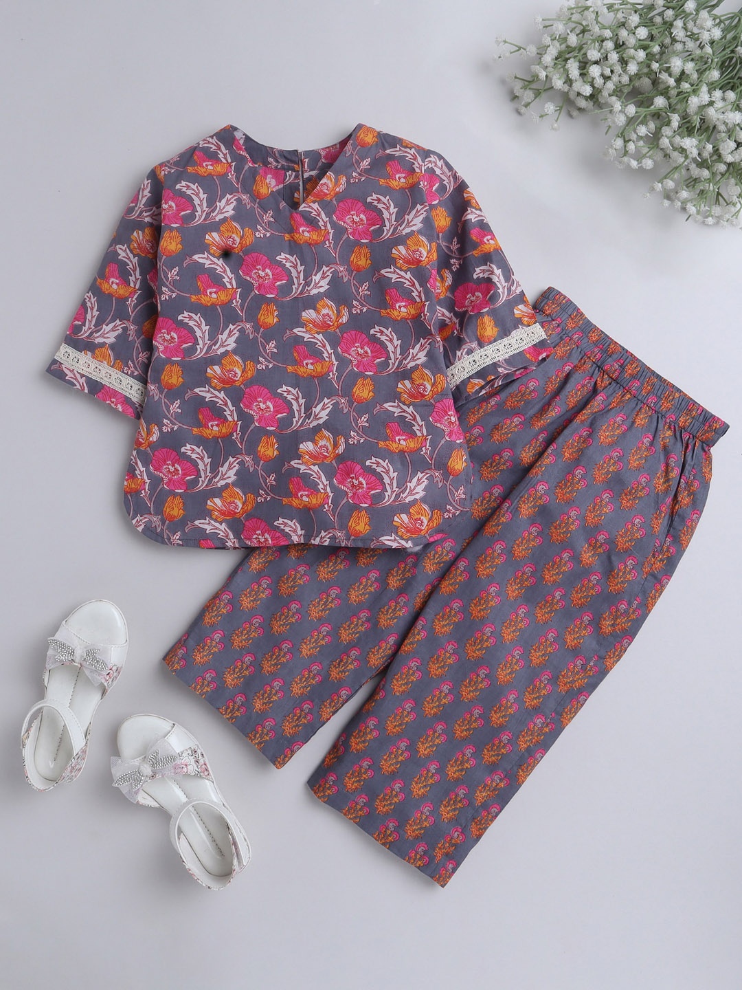 

The Magic Wand Girls Floral Printed Pure Cotton Night Suit, Grey