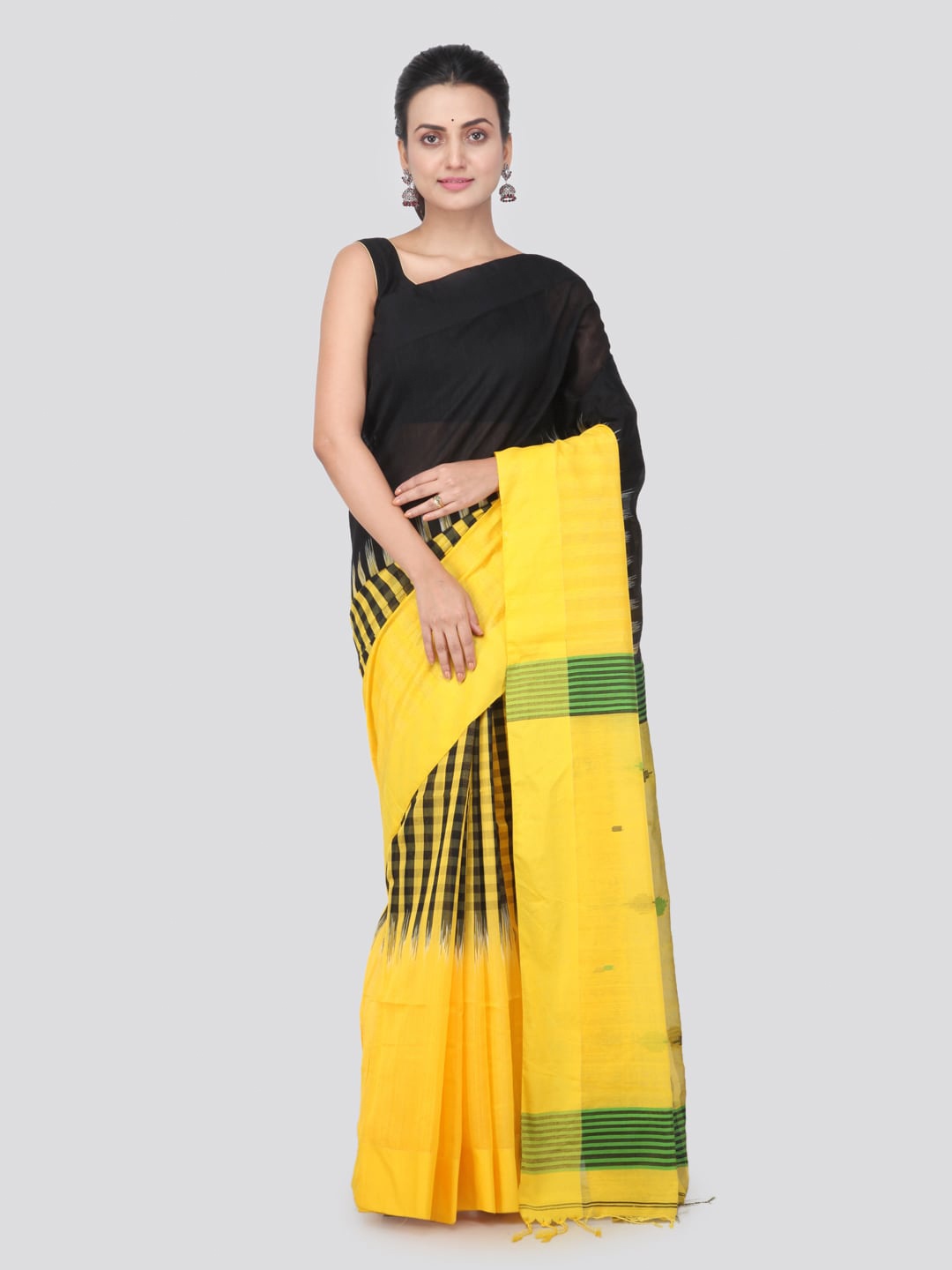 

PinkLoom Colourblocked Saree, Black