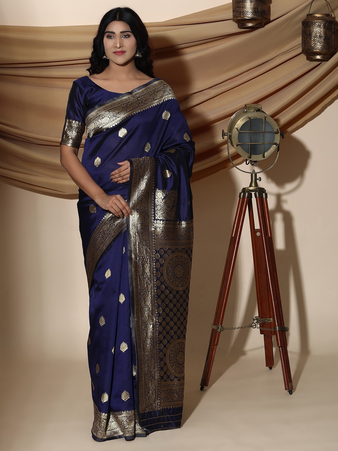 

Glemora Ethnic Motifs Zari Silk Blend Kanjeevaram Saree, Blue