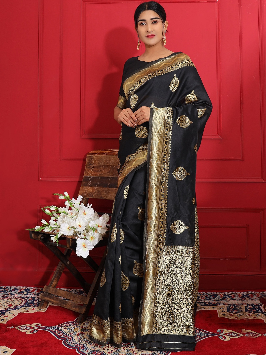 

Glemora Woven Design Zari Kanjeevaram Saree, Black