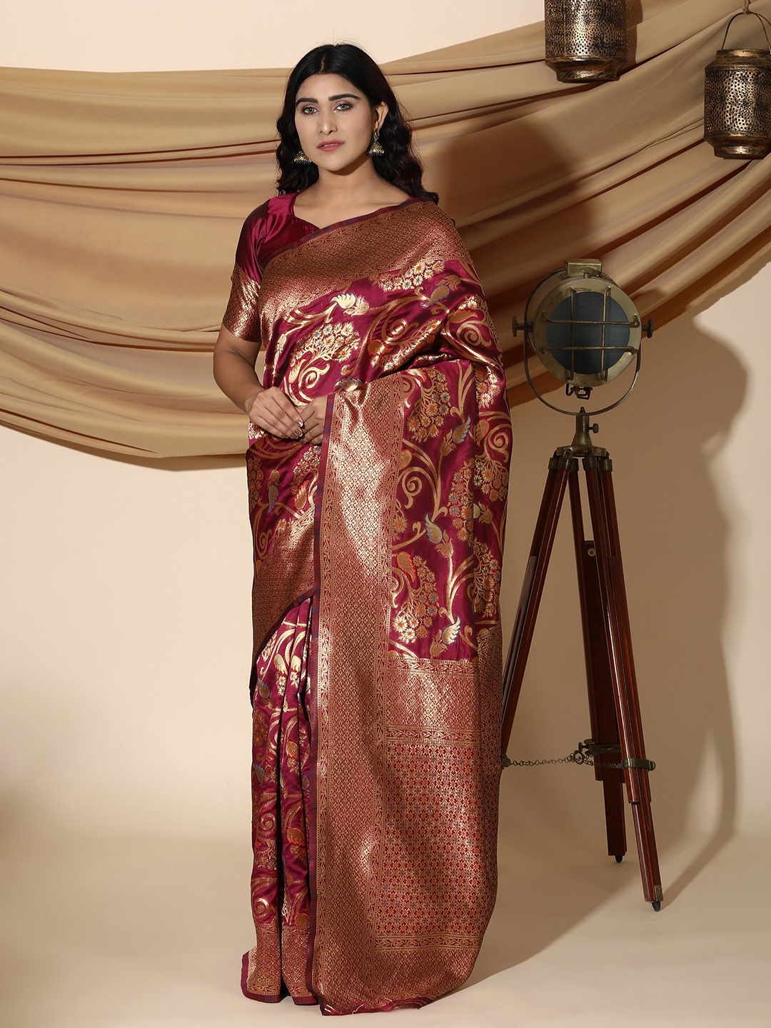 

Glemora Ethnic Motifs Woven Design Zari Kanjeevaram Saree, Magenta