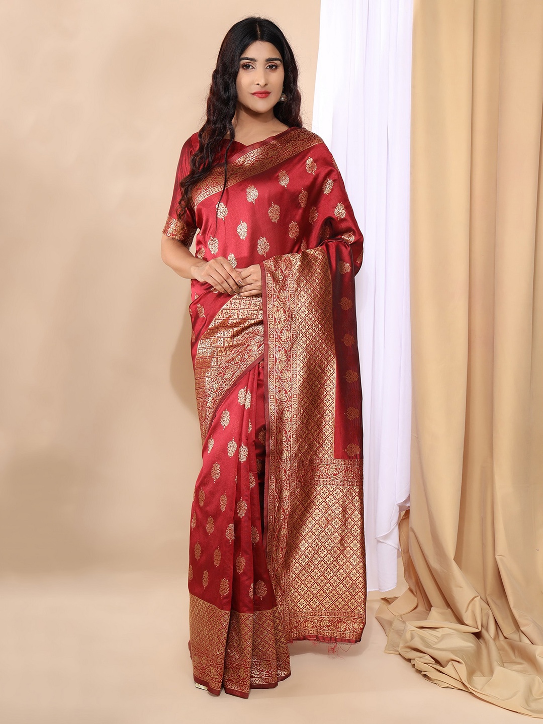 

Glemora Ethnic Motifs Woven Design Zari Kanjeevaram Saree, Maroon