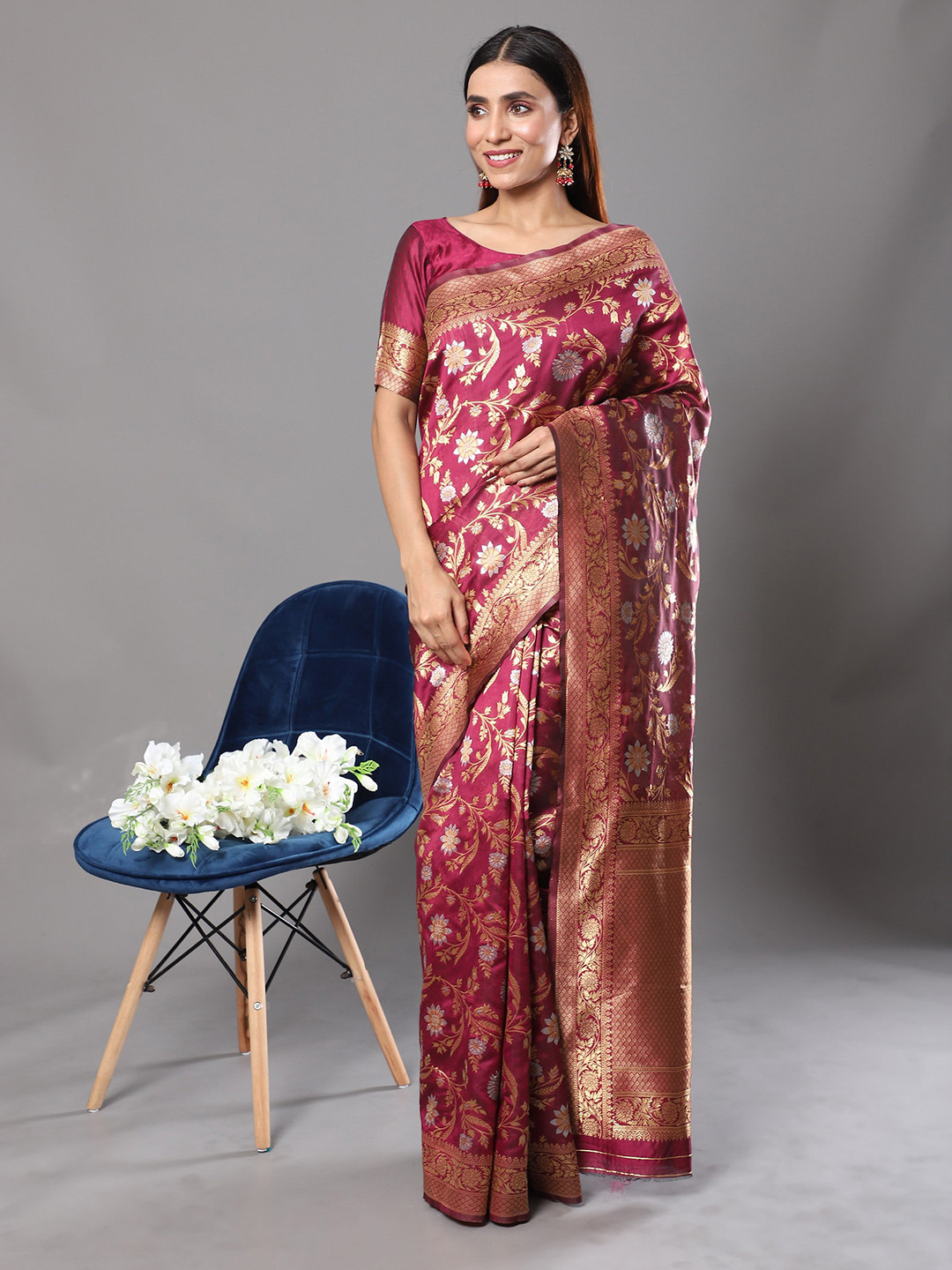 

Glemora Floral Zari Silk Blend Kanjeevaram Saree, Magenta
