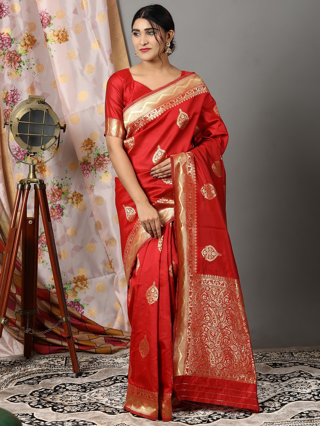 

Glemora Woven Design Zari Silk Blend Kanjeevaram Saree, Red
