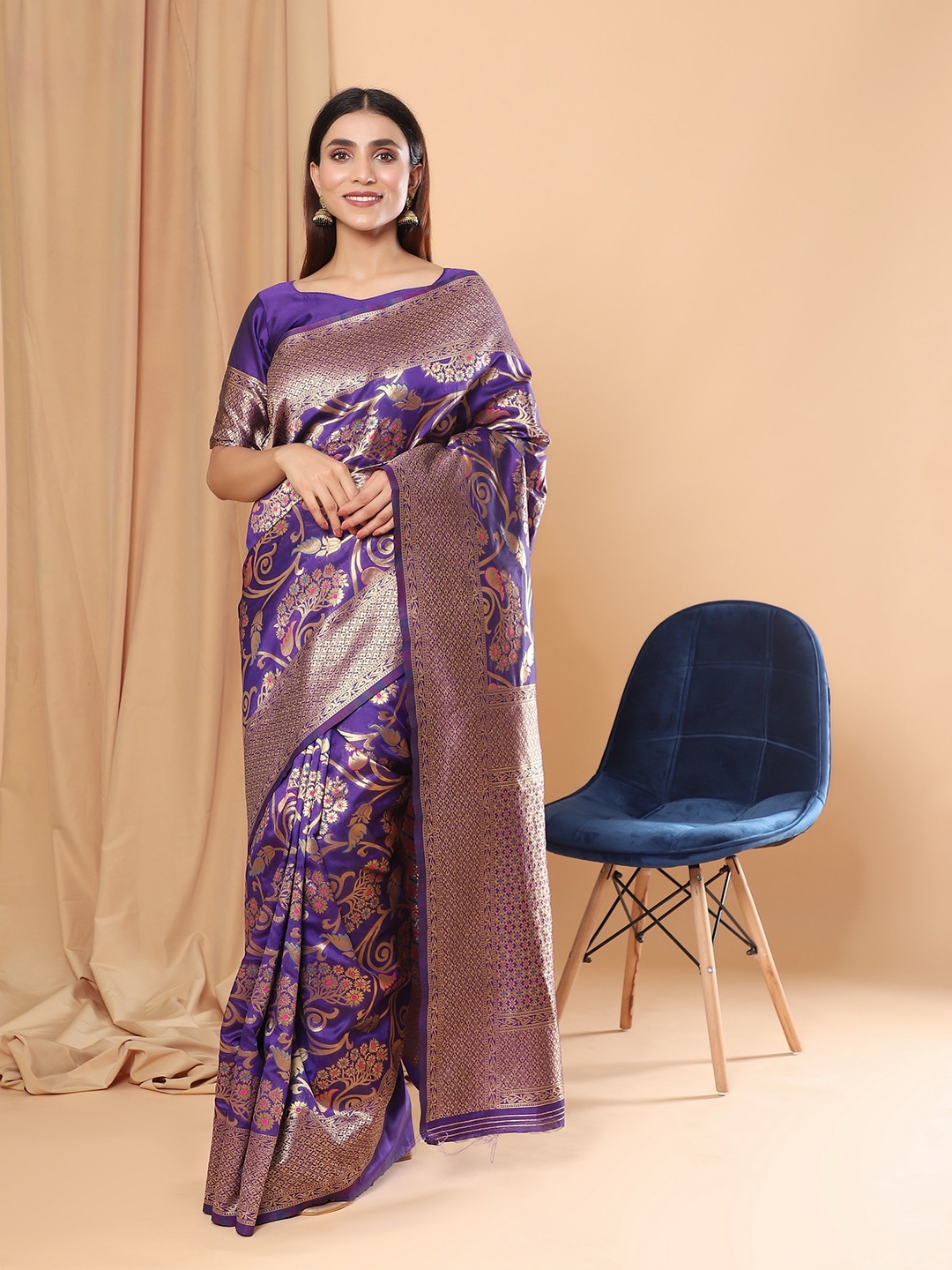 

Glemora Floral Zari Silk Blend Kanjeevaram Saree, Purple