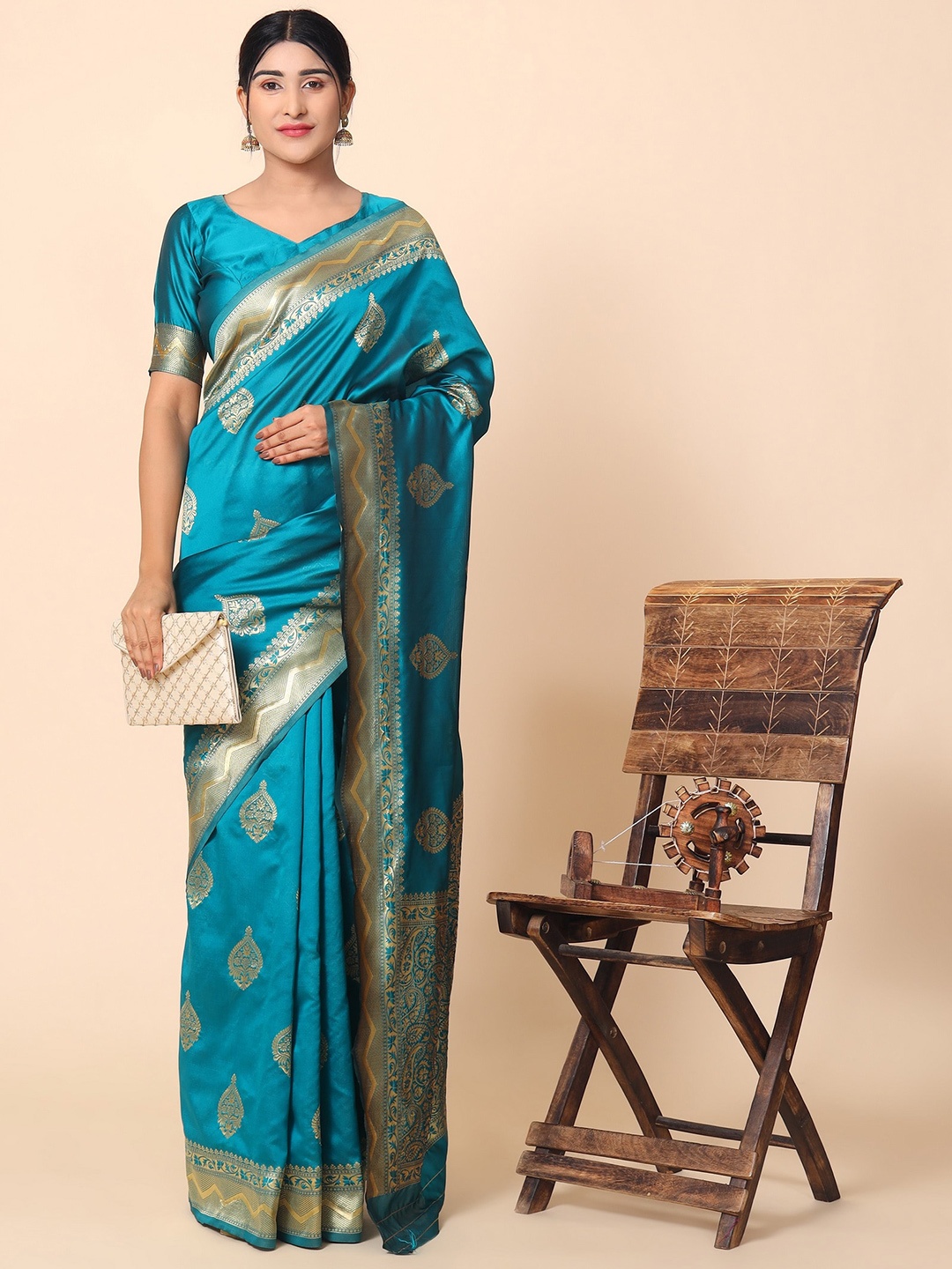 

Glemora Ethnic Motifs Woven Design Zari Kanjeevaram Saree, Green