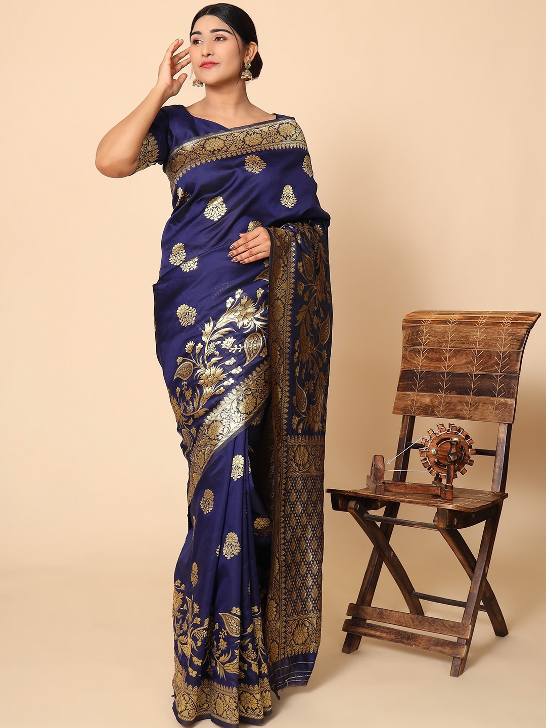 

Glemora Floral Woven Design Zari Kanjeevaram Saree, Navy blue