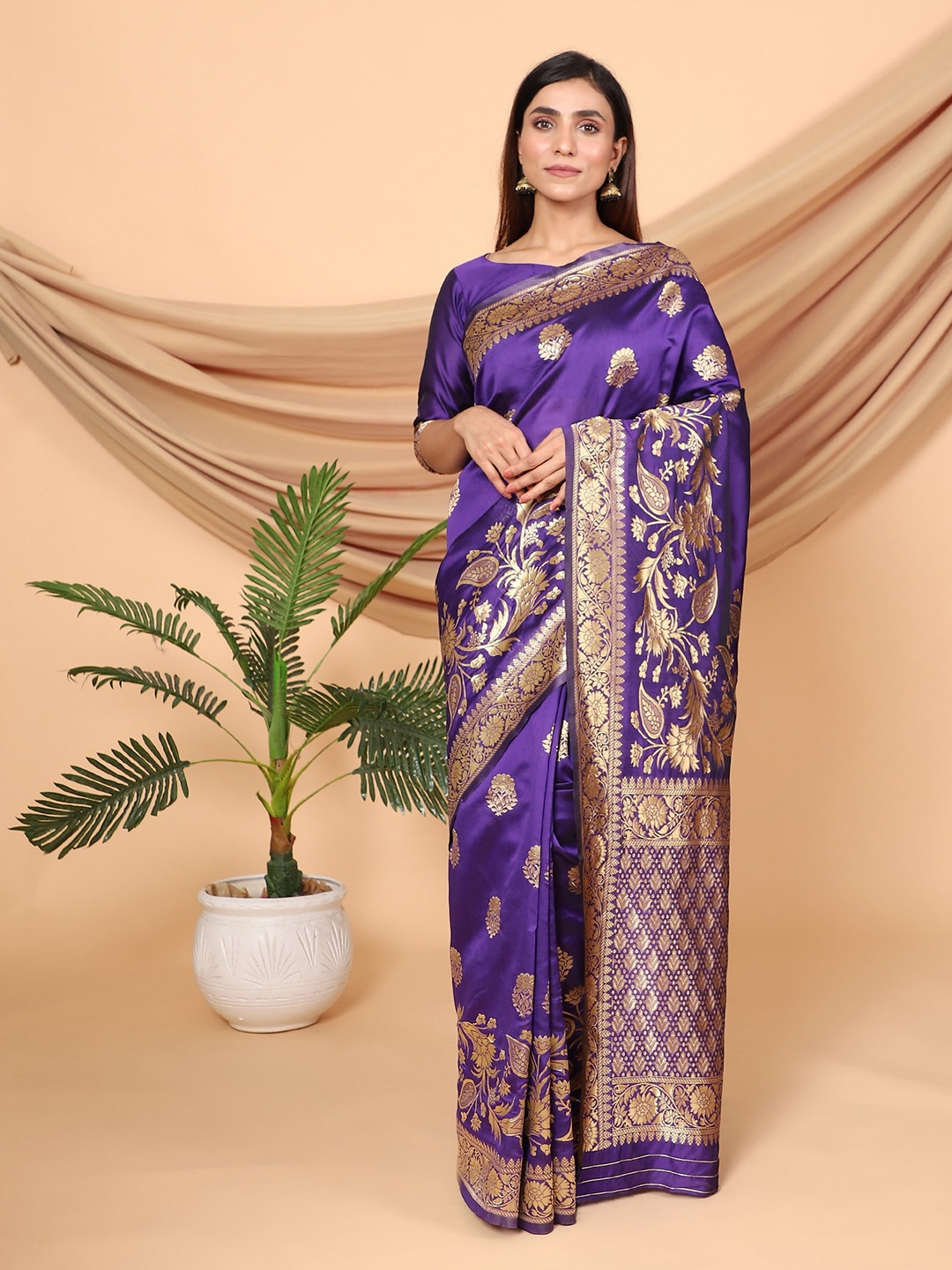 

Glemora Floral Woven Design Zari Silk Blend Kanjeevaram Saree, Purple