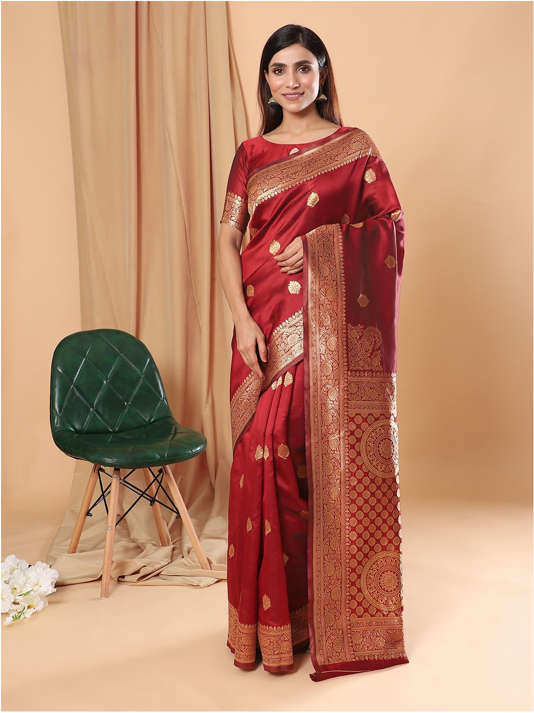 

Glemora Woven Design Zari Silk Blend Kanjeevaram Saree, Red